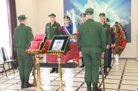 В Тверской области простились с погибшим на СВО героем Андреем Шморгуновым В Тверской области простились с погибшим на СВО героем Андреем Шморгуновым