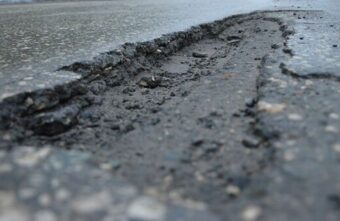 В Тверской области сделали дорогу, по которой было опасно ездить