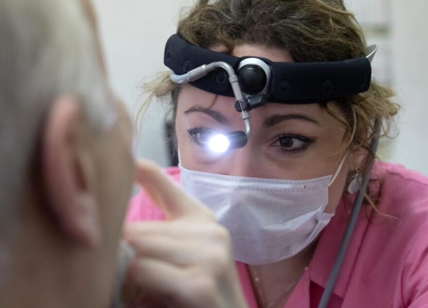 Онкологи назвали основные симптомы рака головы и шеи