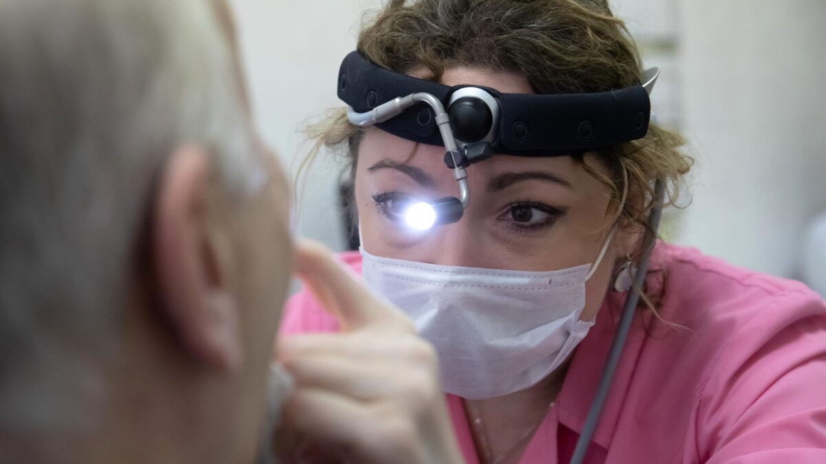 Онкологи назвали основные симптомы рака головы и шеи