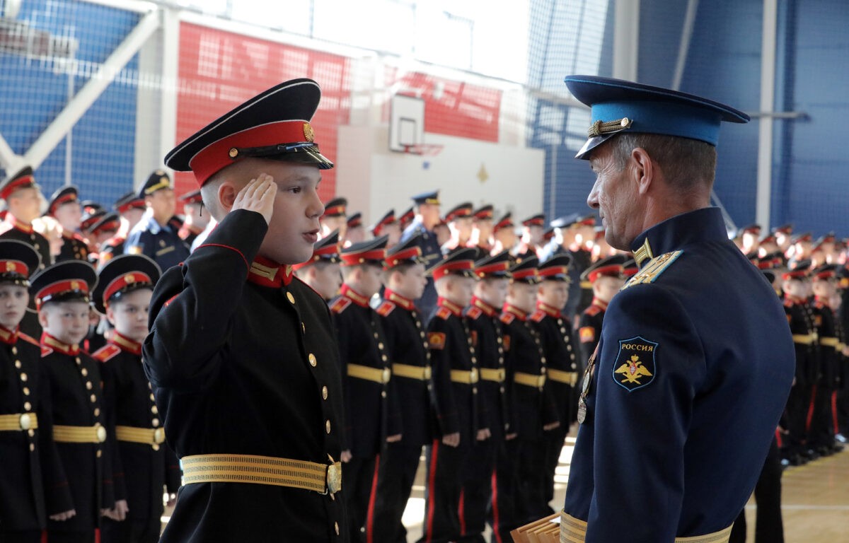 В Тверском суворовском военном училище состоялась церемония посвящения в суворовцы