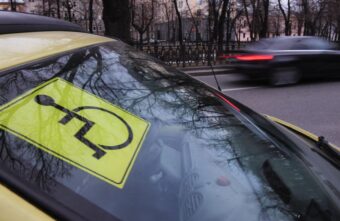 Россиян могут начать лишать прав за повторное использование знака "Инвалид" Россиян могут начать лишать прав за повторное использование знака "Инвалид"
