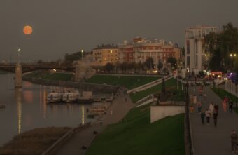 Астрономы развеяли слухи о появлении "второй Луны" Астрономы развеяли слухи о появлении "второй Луны"