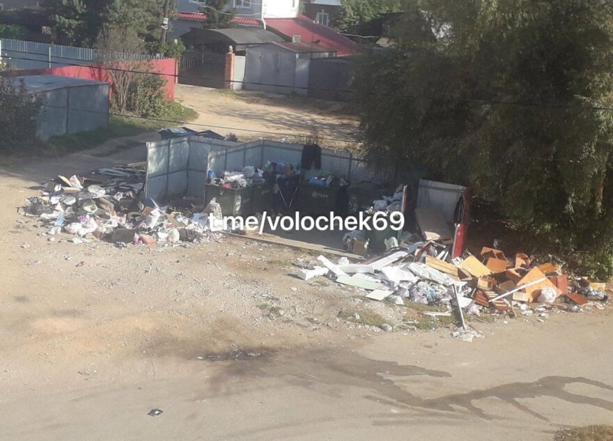 В Тверской области огромная свалка мешает людям спокойно жить