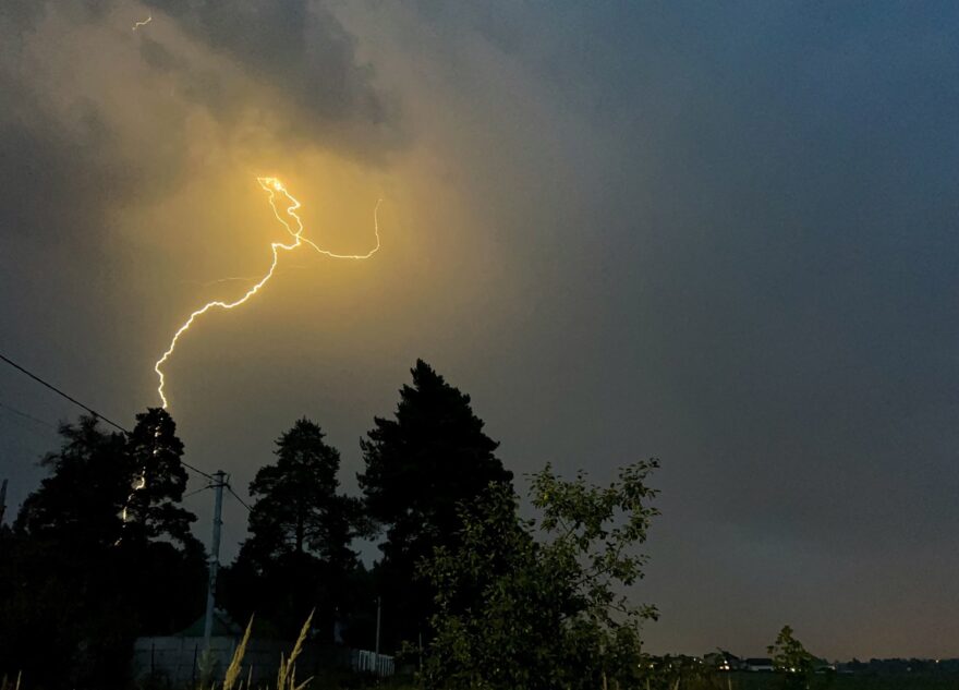Вечером Тверь накрыла страшно красивая гроза