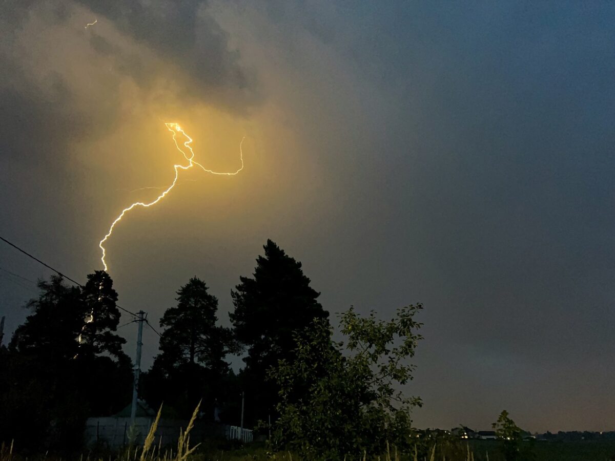 Вечером Тверь накрыла страшно красивая гроза Вечером Тверь накрыла страшно красивая гроза
