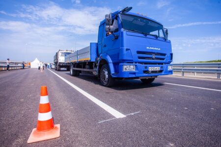 В России запускают движение беспилотных автомобилей по трассе М-11