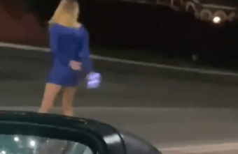 В городе Тверской области неадекватная женщина ходила по проезжей части