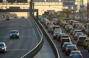 В Тверской области на М-9 перекрыт участок дороги В Тверской области на М-9 перекрыт участок дороги