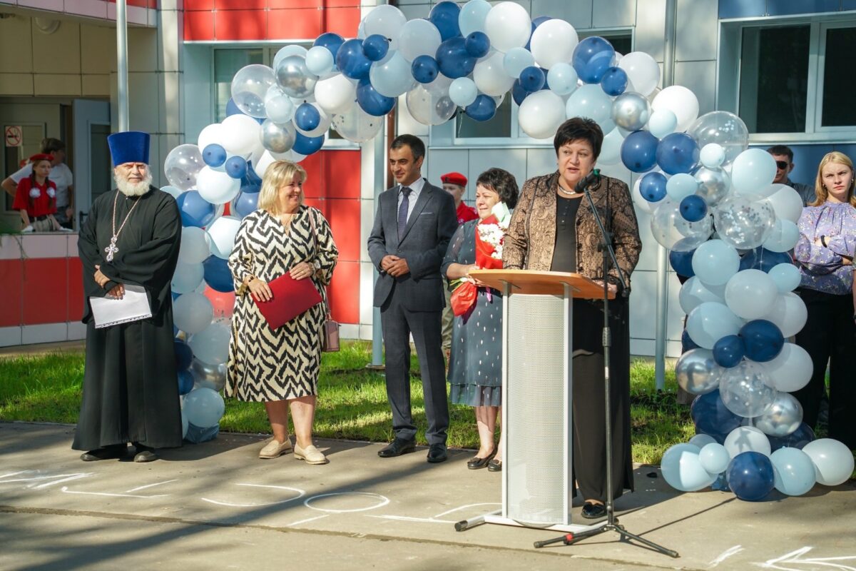 Глава Лихославльского округа поздравила школьников с Днём знаний
