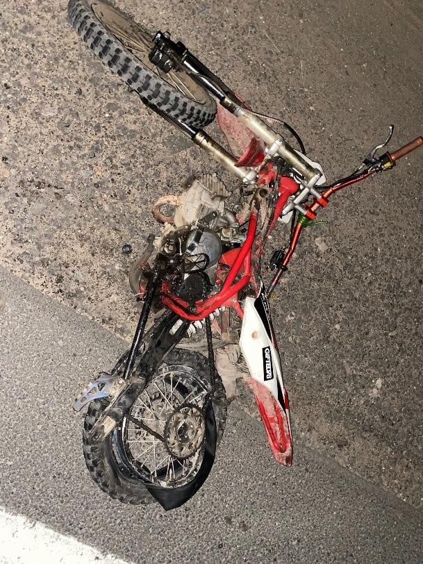 На трассе в Тверской области "Тойота" влетела в питбайк