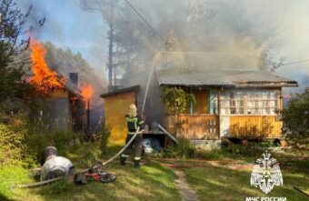 В Тверской области пожарные пять часов тушили дачный дом