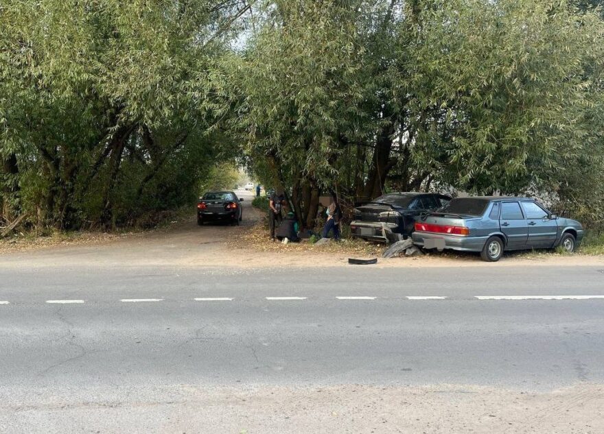 В Твери "Мицубиси" и ВАЗ сбили женщину