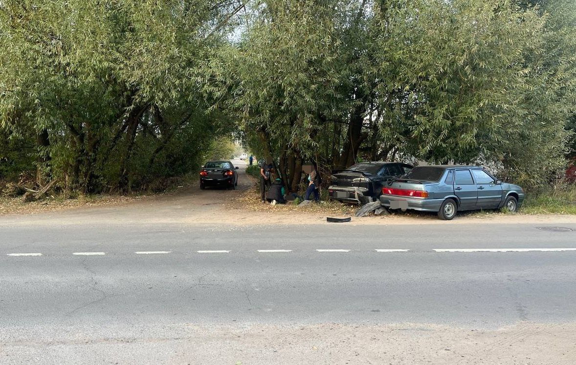 В Твери "Мицубиси" и ВАЗ сбили женщину