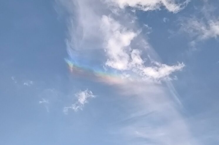 Жители Твери сфотографировали редкую огненную радугу