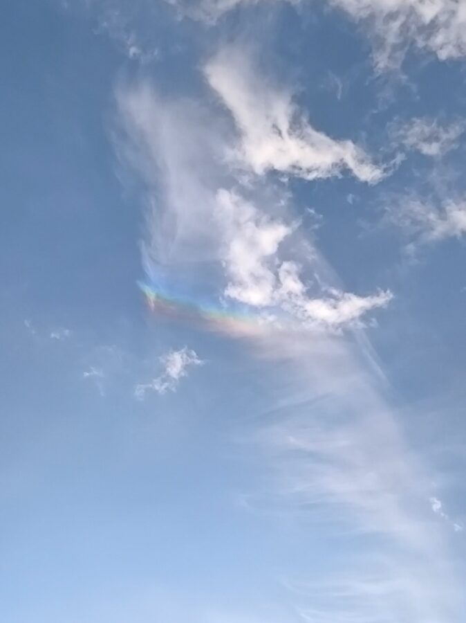 Жители Твери сфотографировали редкую огненную радугу