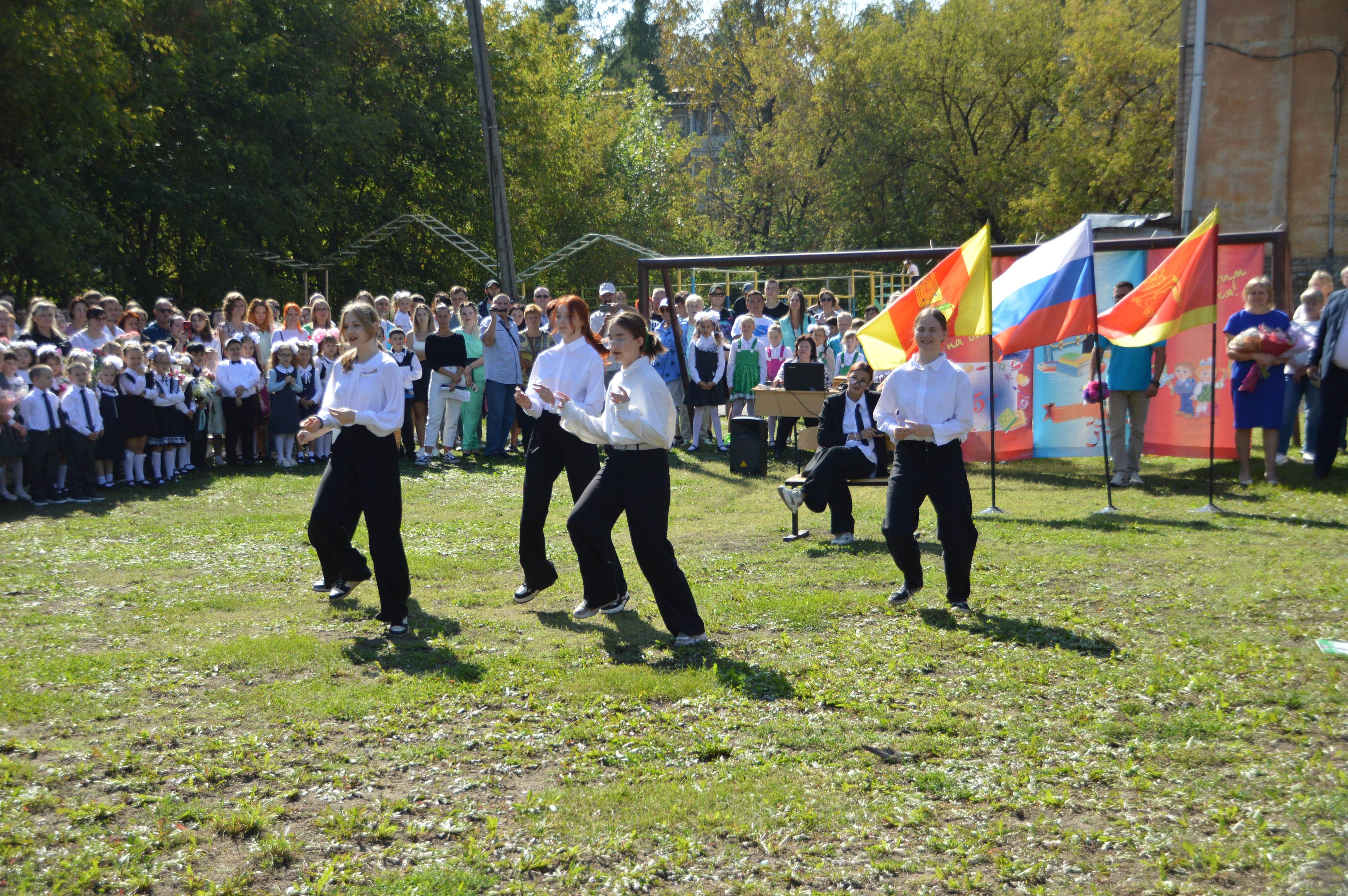 В тверских школах прошли торжественные линейки