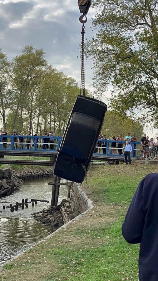 Машина, выловленная из канала в Тверской области, оказалась угнанной 10 лет назад