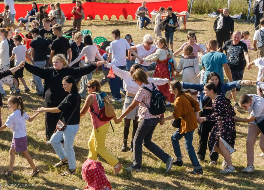 Под Тверью прошел молодежный историко-этнографический фестиваль «Новолетие в Васильевском».