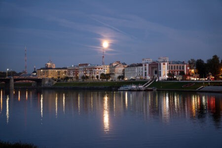 На два месяца у Земли появится «вторая Луна» На два месяца у Земли появится «вторая Луна»