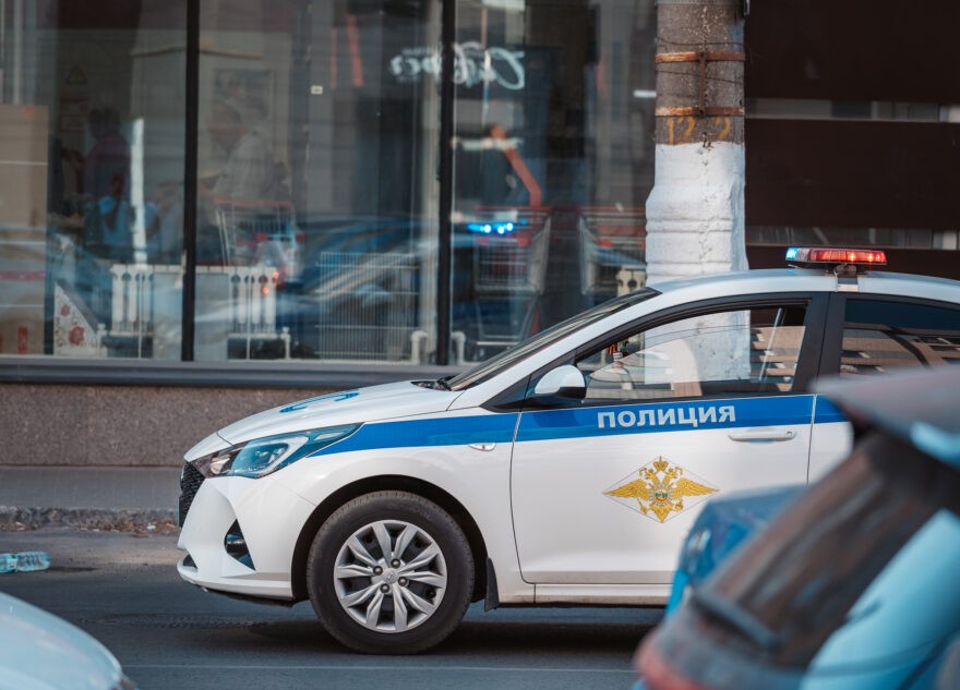 В Твери парень украл из магазина кроссовки почти за 20 тысяч рублей В Твери парень украл из магазина кроссовки почти за 20 тысяч рублей