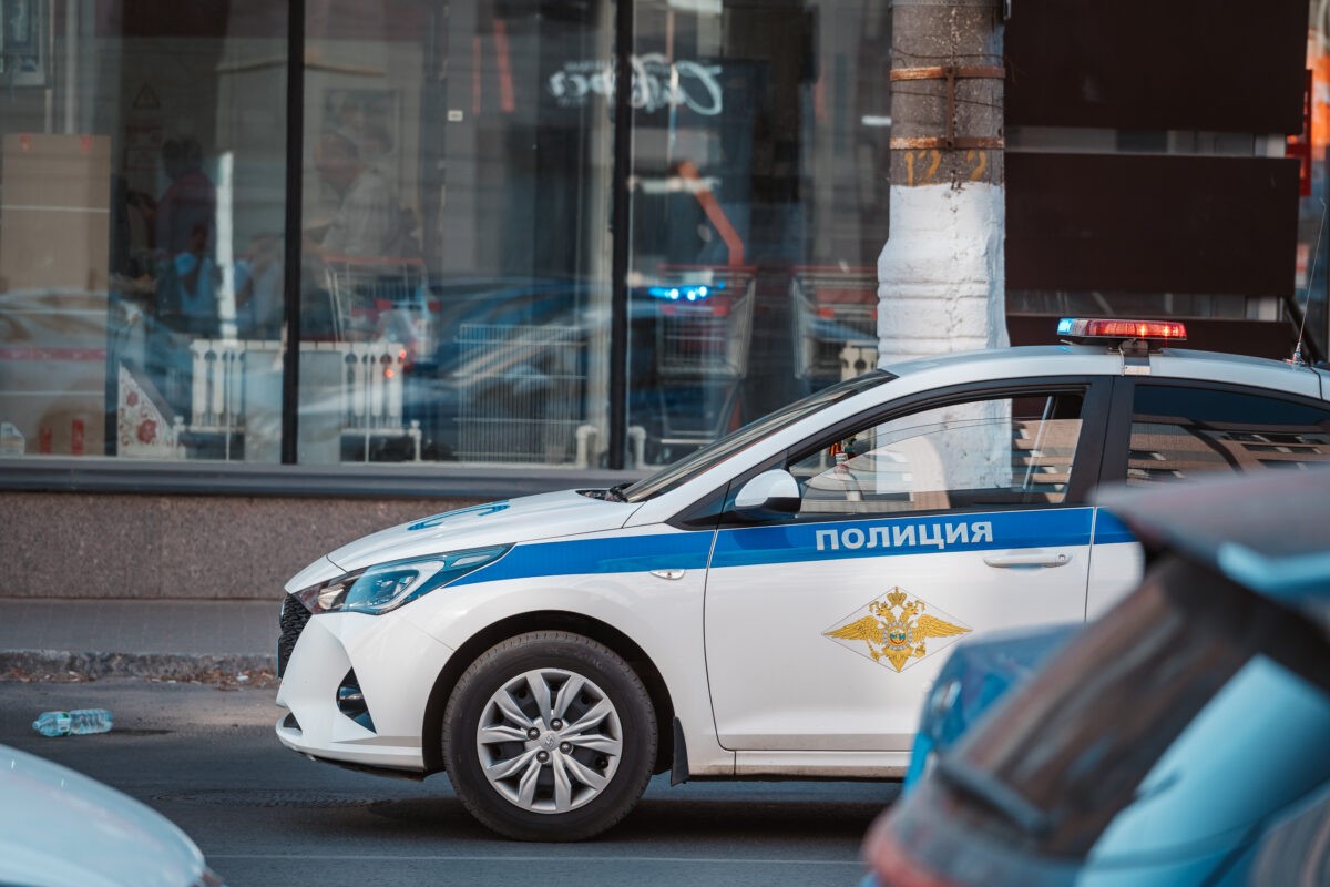 В Твери парень украл из магазина кроссовки почти за 20 тысяч рублей В Твери парень украл из магазина кроссовки почти за 20 тысяч рублей