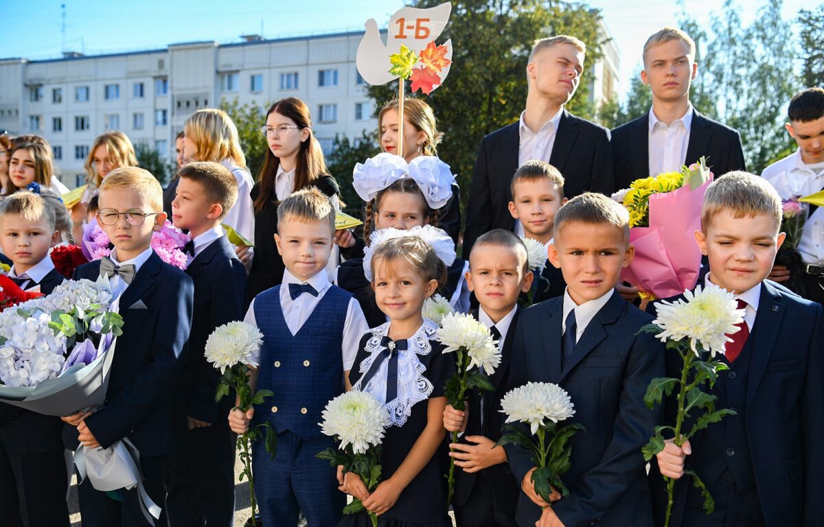 «В добрый путь!»: губернатор Игорь Руденя поздравил с Днём знаний учеников школы № 52 Твери