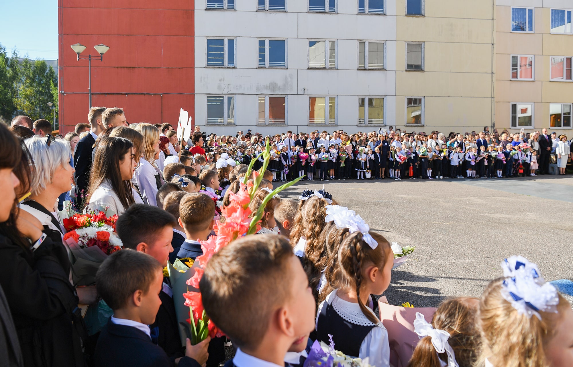 «В добрый путь!»: губернатор Игорь Руденя поздравил с Днём знаний учеников школы № 52 Твери