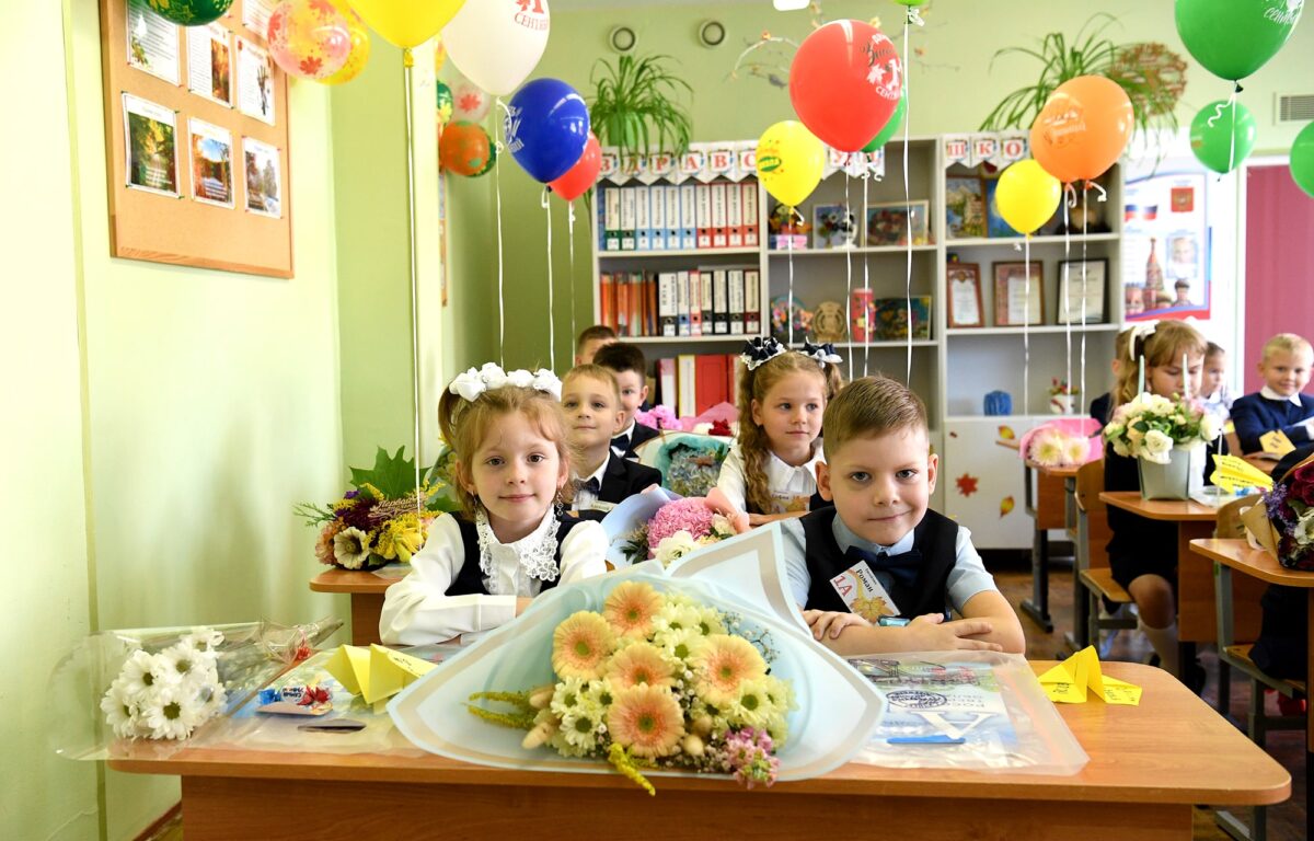«В добрый путь!»: губернатор Игорь Руденя поздравил с Днём знаний учеников школы № 52 Твери