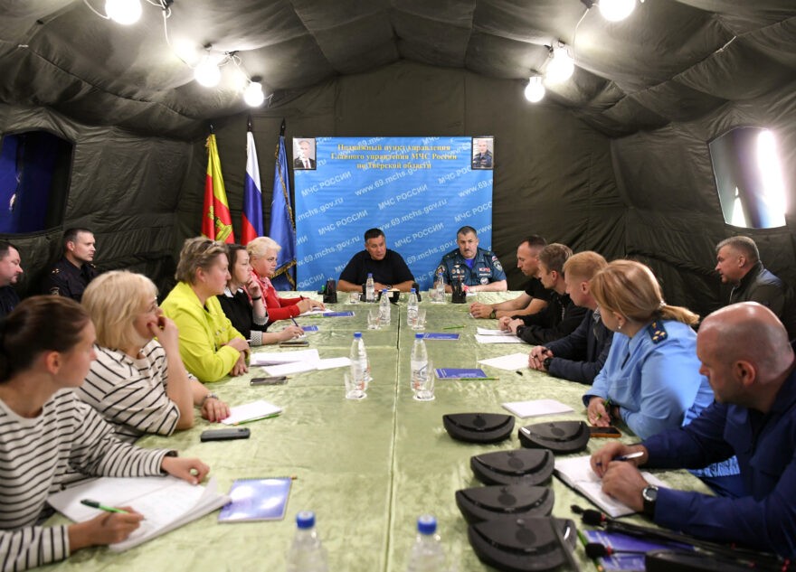 По поручению Игоря Рудени организована «горячая линия» по вопросам ремонта зданий и жилых помещений в Торопце