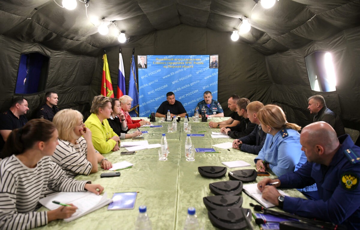 По поручению Игоря Рудени организована «горячая линия» по вопросам ремонта зданий и жилых помещений в Торопце