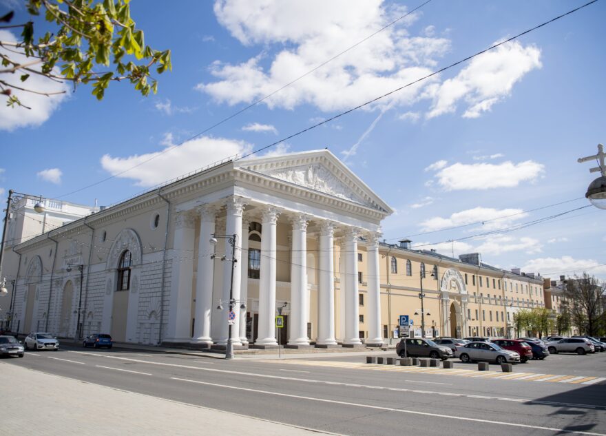 Семьи участников СВО могут бесплатно посетить выставки и спектакли в учреждениях культуры Тверской области