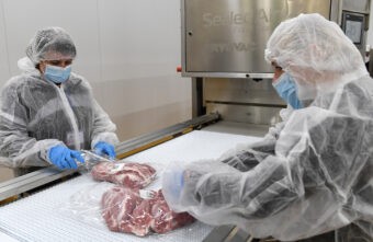 В Тверской области растет производство мяса, субпродуктов и мясной продукции В Тверской области растет производство мяса, субпродуктов и мясной продукции