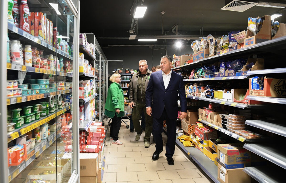 Губернатор Игорь Руденя осмотрел социальные, торговые и жилые объекты Торопца