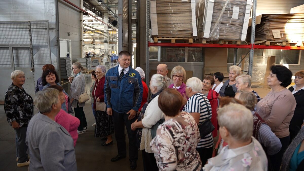 На лихославльском заводе встретили ветеранов производства