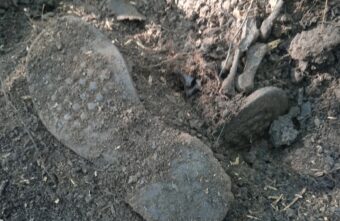 В Тверской области найдены останки красноармейца с поврежденным комсомольским билетом В Тверской области найдены останки красноармейца с поврежденным комсомольским билетом