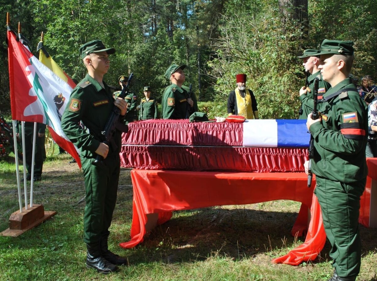 В Тверской области простились с сержантом, погибшим на СВО