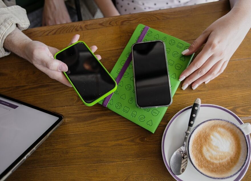 Смартфонам ищут пару