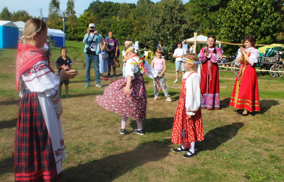 В усадьбе Домотканово Тверской области вспомнили народные традиции
