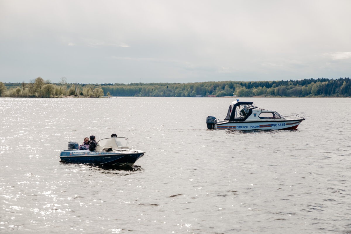 В Тверской области моторная лодка врезалась в бетонное ограждение, есть пострадавшие