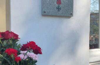 В Тверской области открыли мемориальную доску в честь погибшего в зоне СВО Максима Медведева