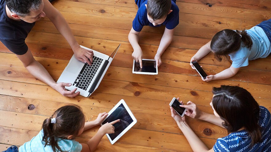 Жители Твери готовятся к учебному году даже в сентябре