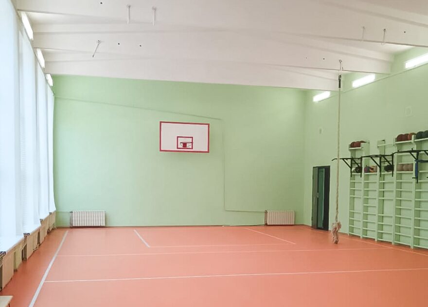 В Жарковской школе №1 отремонтировали спортивный зал