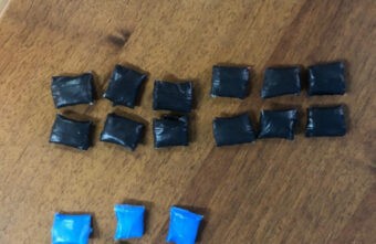 20 свёртков с наркотиками нашли у задержанного в Тверской области мужчины