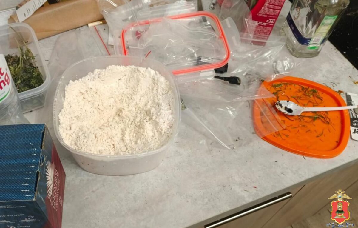 В Твери заключили под стражу двух подростков за распространение наркотиков