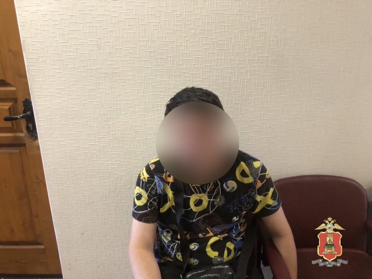 В Твери задержали молодого парня с крупной партией мефедрона