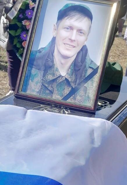 В Тверской области простились с погибшим на СВО Денисом Кокуновым В Тверской области простились с погибшим на СВО Денисом Кокуновым