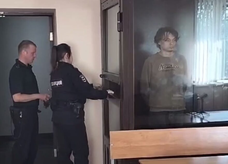 В Твери заключен под стражу парень, который поджигал шины в подъездах В Твери заключен под стражу парень, который поджигал шины в подъездах