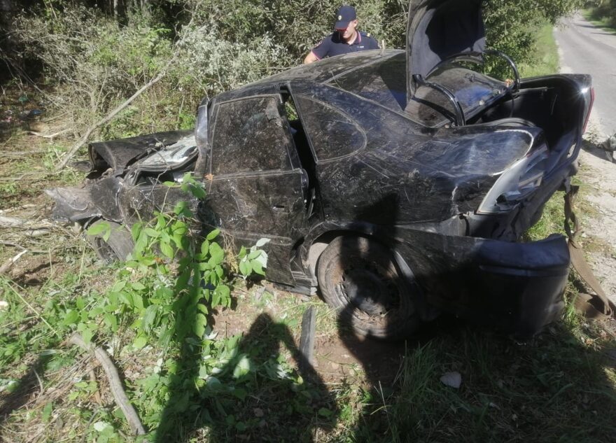 Два человека пострадали после съезда "Логана" в кювет в Тверской области