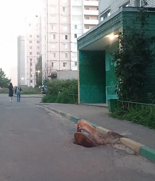 Жителей Тверской области предупредили об опасном люке возле жилого дома Жителей Тверской области предупредили об опасном люке возле жилого дома